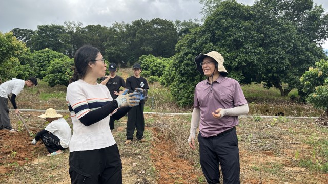 推动农业科技进步，大学生在行动